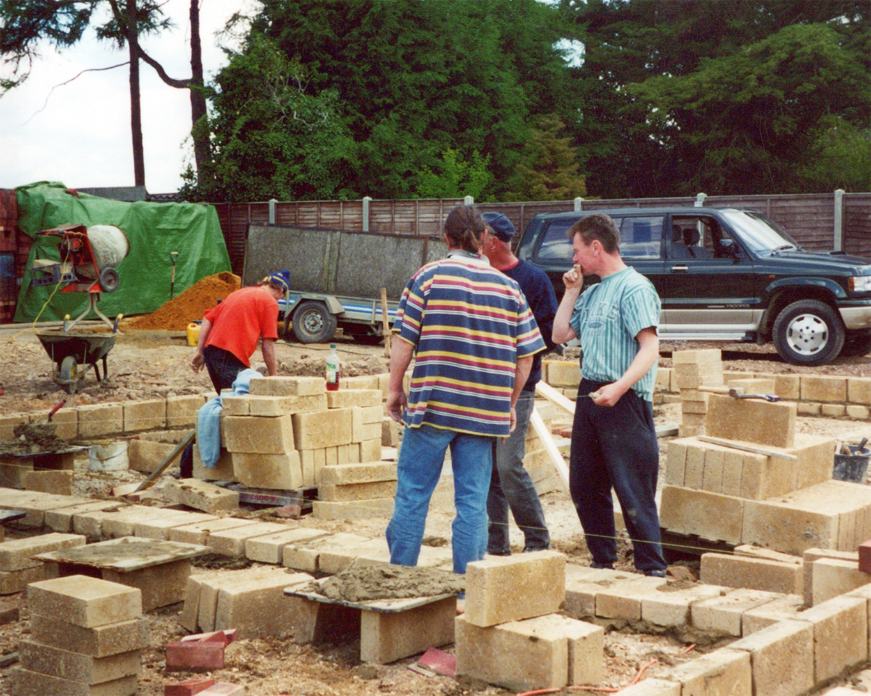 Builders in site in 2001