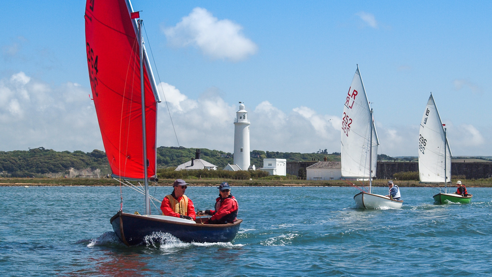 Sailing and watersports near Hurst Castle