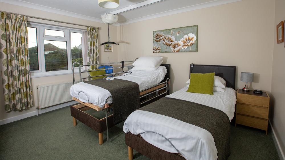 Little Bench accessible holiday accommodation with profiling bed and ceiling hoist in Lymington, New Forest